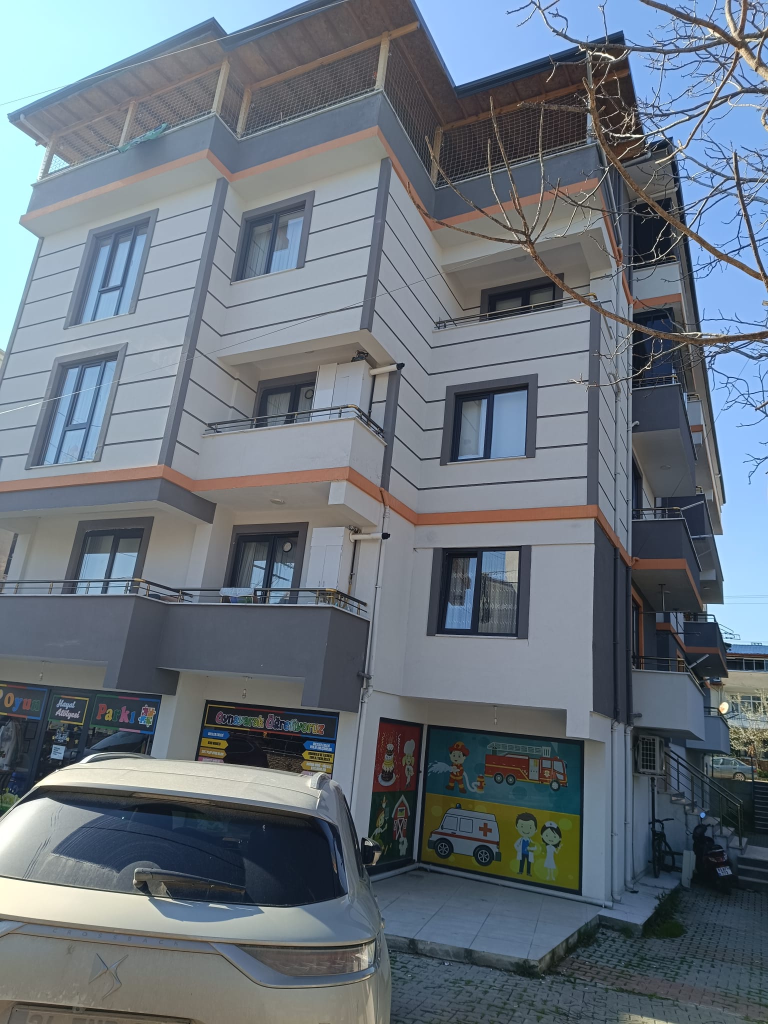 YEŞİLOVADA KİRALIK 140m2 3+1 EĞİMSİZ DUBLEX DAİRE